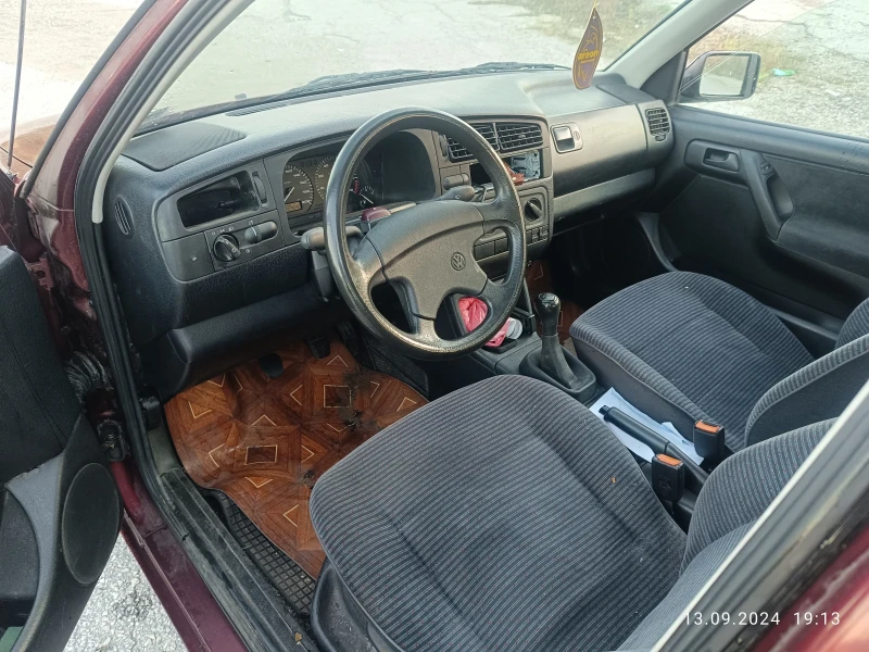 VW Golf 1.6 75к.с. ABU, снимка 9 - Автомобили и джипове - 47234751