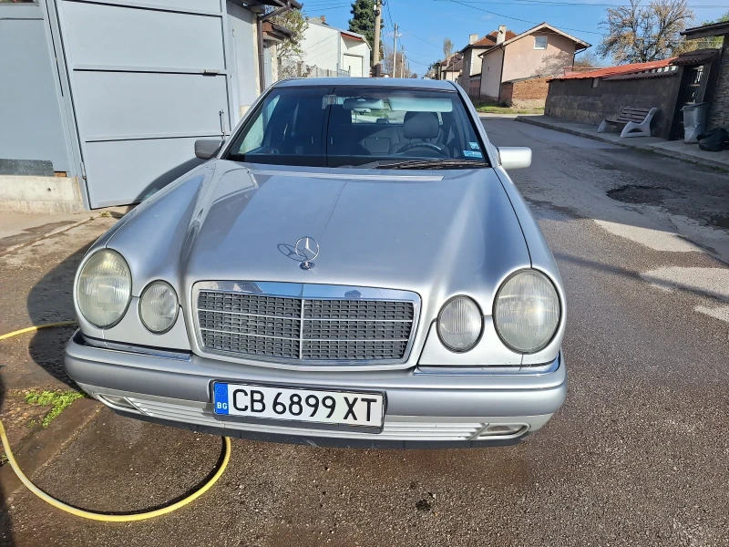 Mercedes-Benz E 200, снимка 9 - Автомобили и джипове - 47892012