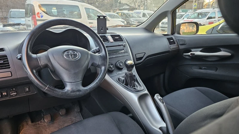 Toyota Auris 1.4, снимка 5 - Автомобили и джипове - 48132277