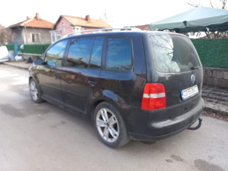 VW Touran, снимка 2 - Автомобили и джипове - 48840443