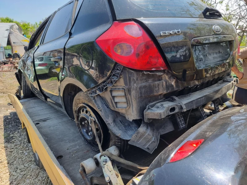 Kia Ceed 1.6 CRDI/DPF, снимка 3 - Автомобили и джипове - 51899558