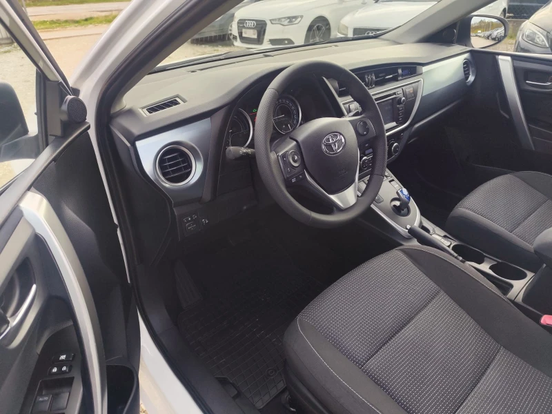 Toyota Auris 1.8i HYBRID, снимка 11 - Автомобили и джипове - 52197208