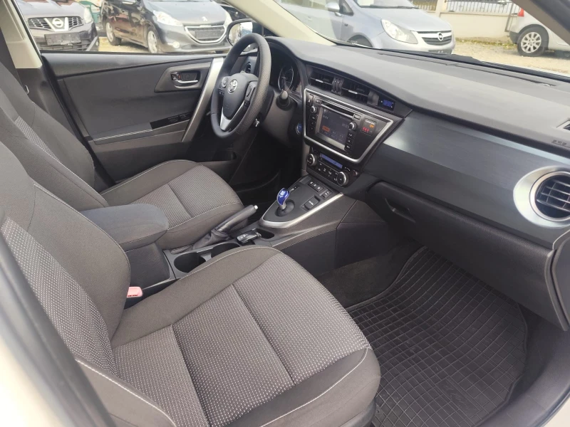 Toyota Auris 1.8i HYBRID, снимка 12 - Автомобили и джипове - 52197208