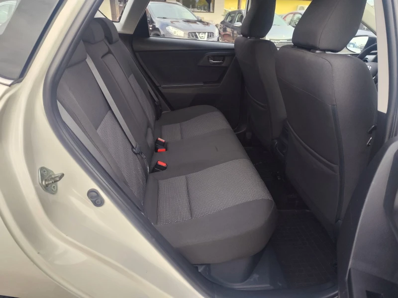 Toyota Auris 1.8i HYBRID, снимка 15 - Автомобили и джипове - 52197208