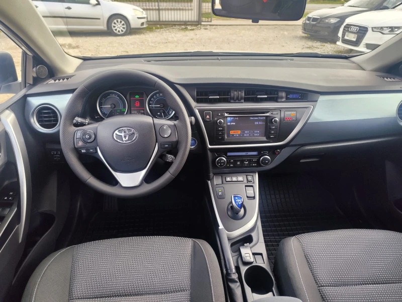 Toyota Auris 1.8i HYBRID, снимка 10 - Автомобили и джипове - 52197208