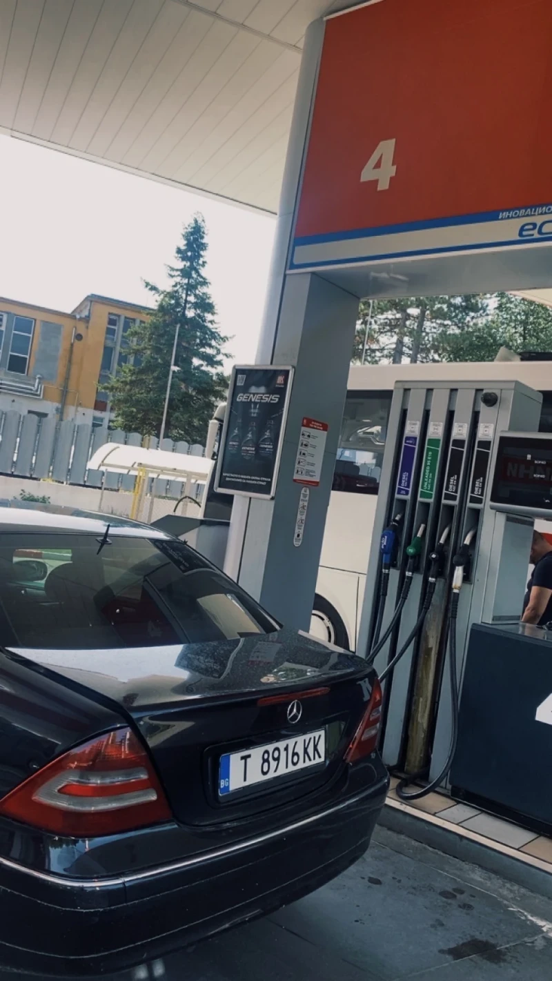 Mercedes-Benz C 200, снимка 9 - Автомобили и джипове - 52774644