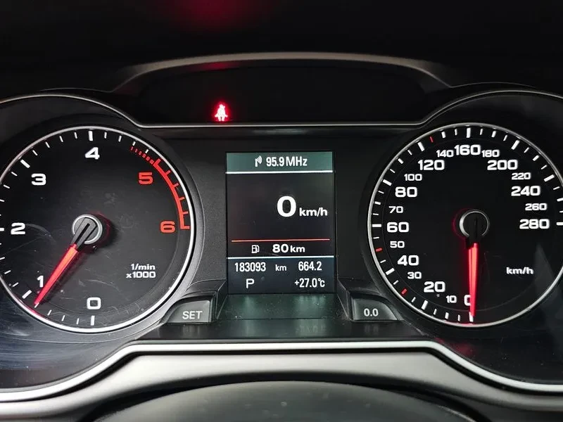 Audi A4 2.0 TDI, снимка 8 - Автомобили и джипове - 55007182