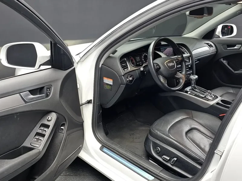 Audi A4 2.0 TDI, снимка 10 - Автомобили и джипове - 55007182