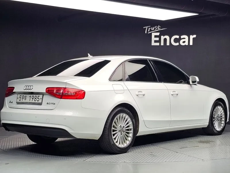 Audi A4 2.0 TDI, снимка 2 - Автомобили и джипове - 55007182
