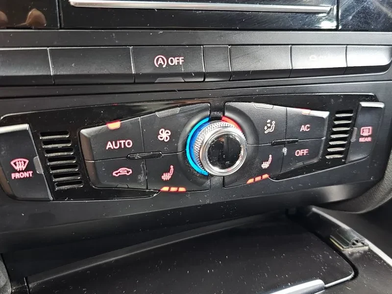 Audi A4 2.0 TDI, снимка 17 - Автомобили и джипове - 55007182