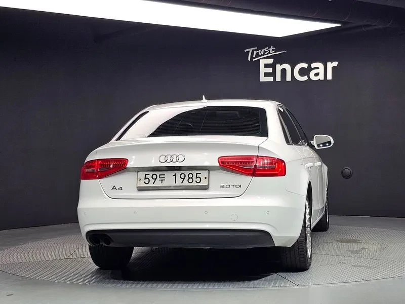 Audi A4 2.0 TDI, снимка 4 - Автомобили и джипове - 55007182