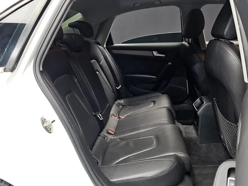 Audi A4 2.0 TDI, снимка 11 - Автомобили и джипове - 55007182