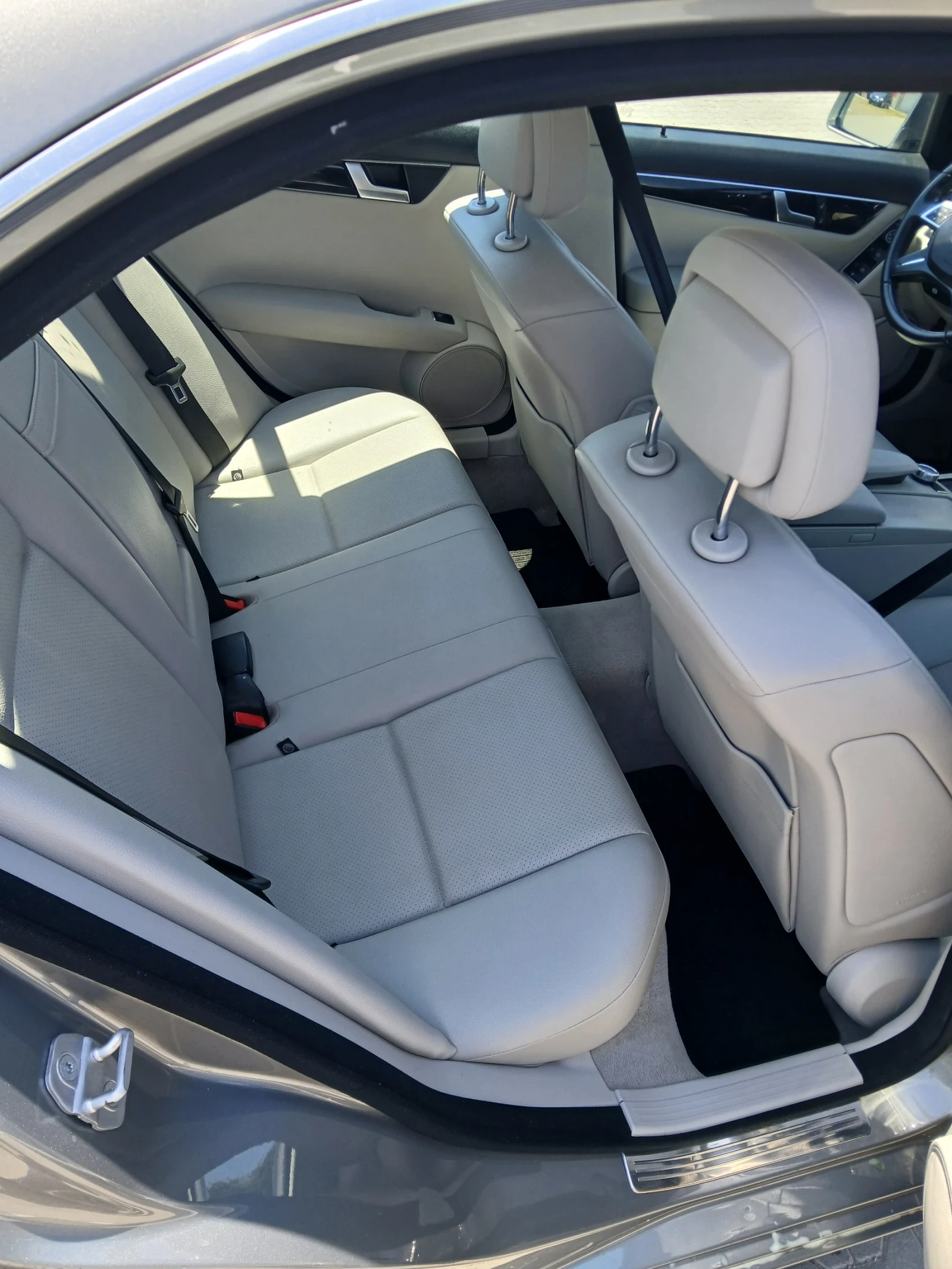 Mercedes-Benz C 200 Автоматик - изображение 10