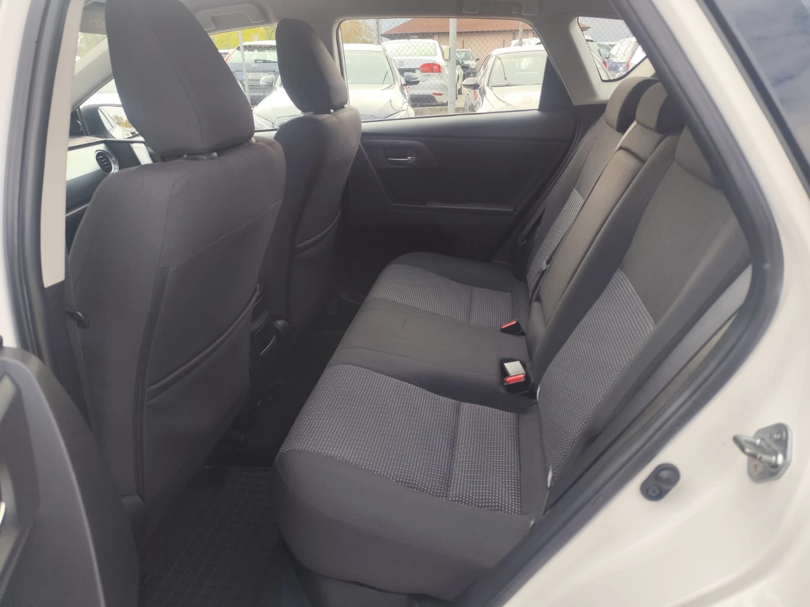 Toyota Auris 1.8i HYBRID | Mobile.bg   14