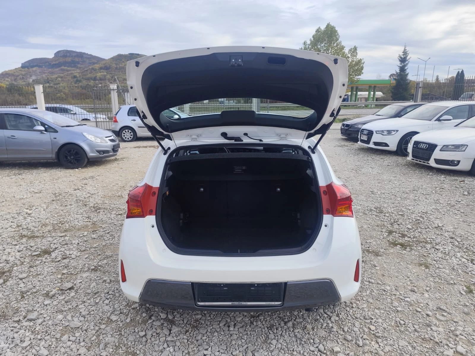 Toyota Auris 1.8i HYBRID - изображение 7