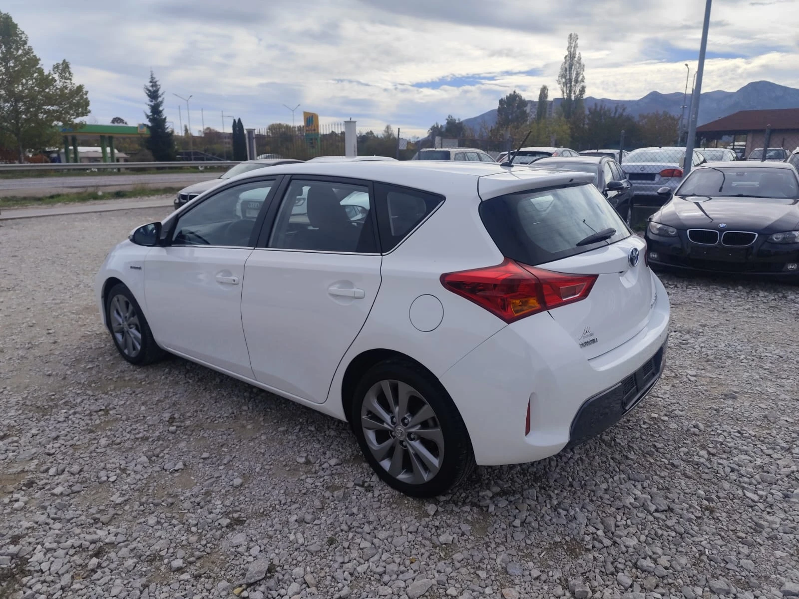 Toyota Auris 1.8i HYBRID - изображение 8