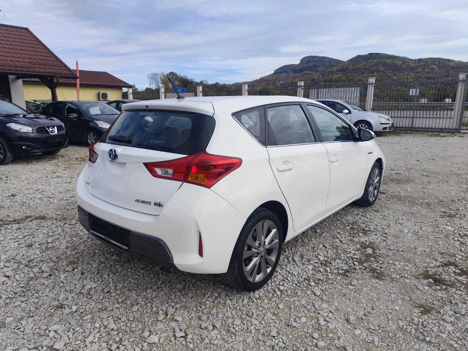 Toyota Auris 1.8i HYBRID - изображение 5
