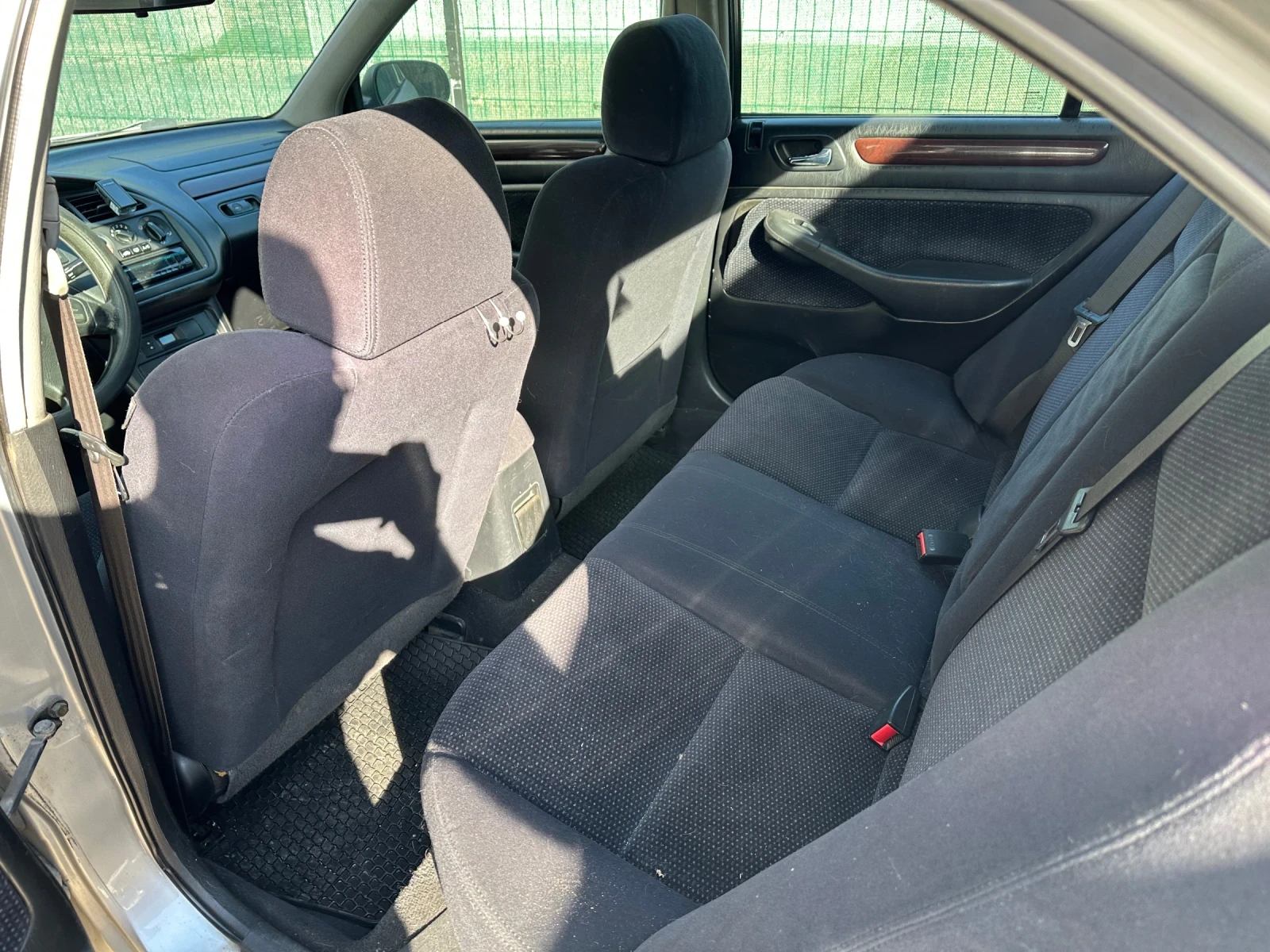 Honda Accord 1.8i, снимка 4 - Автомобили и джипове - 53879383