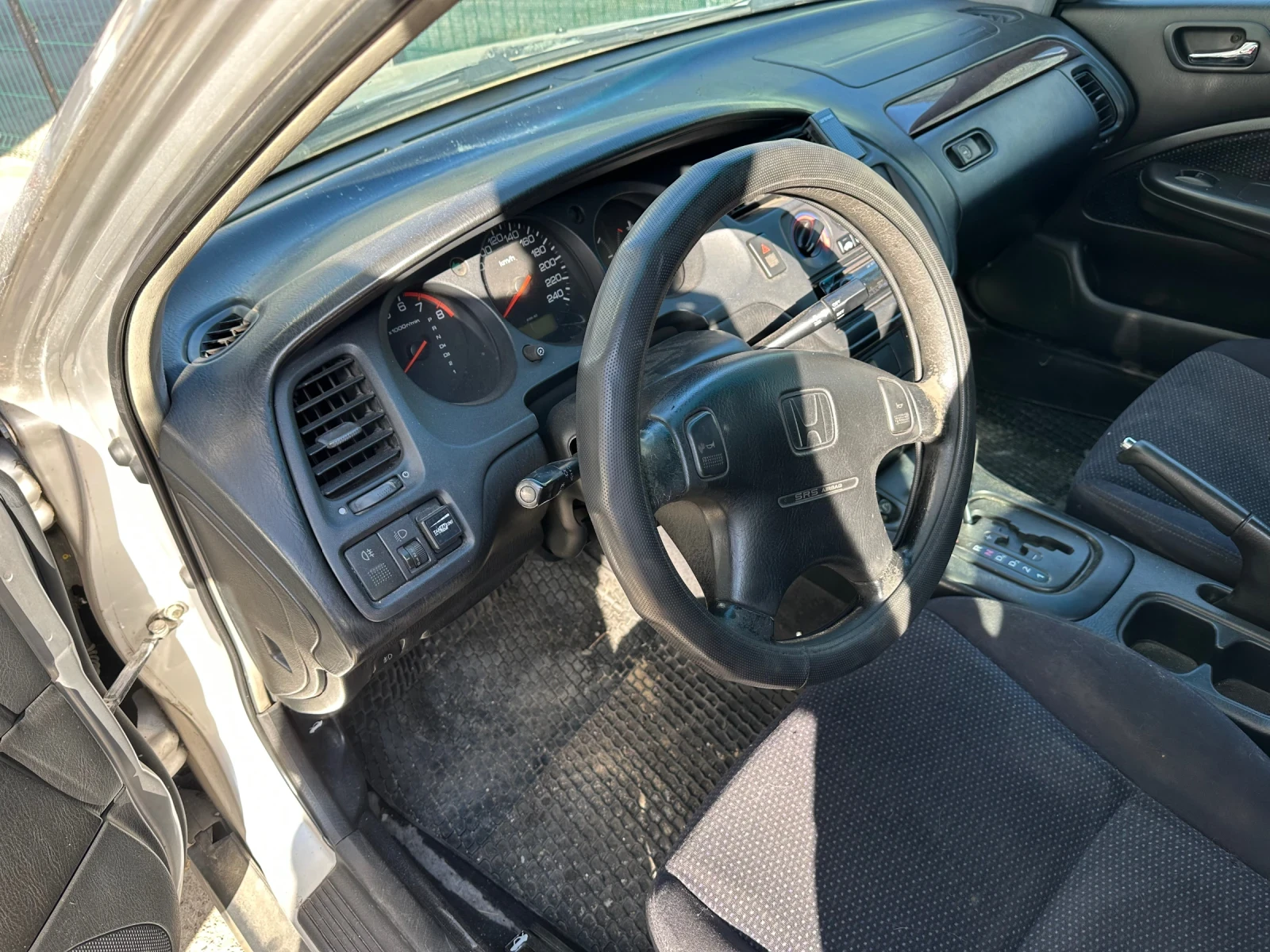 Honda Accord 1.8i, снимка 8 - Автомобили и джипове - 53879383