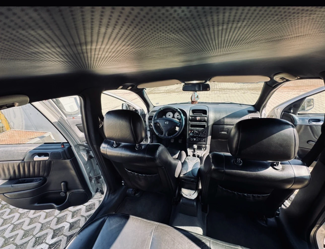 Opel Astra Седан, снимка 11 - Автомобили и джипове - 53880451