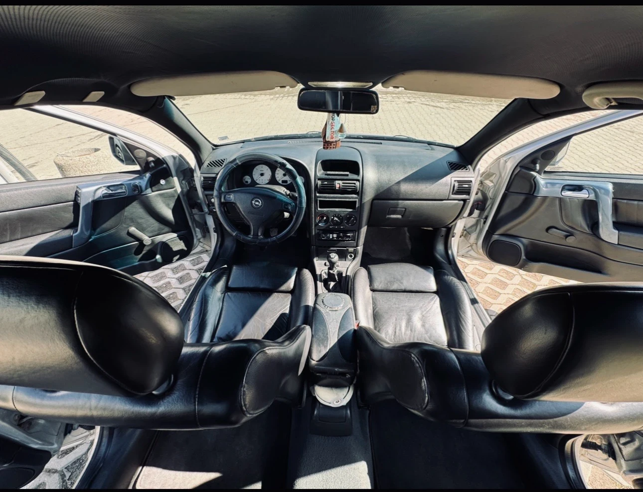 Opel Astra Седан, снимка 10 - Автомобили и джипове - 53880451