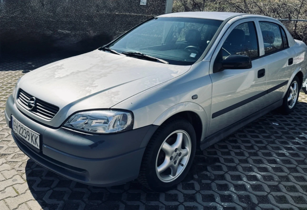 Opel Astra Седан, снимка 3 - Автомобили и джипове - 53880451