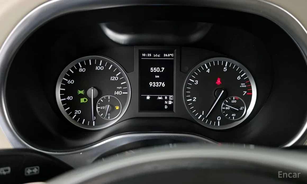 Mercedes-Benz V 300 V-CLASS / ОБДУХ / ПОДГРЕВИ , снимка 10 - Автомобили и джипове - 54009522