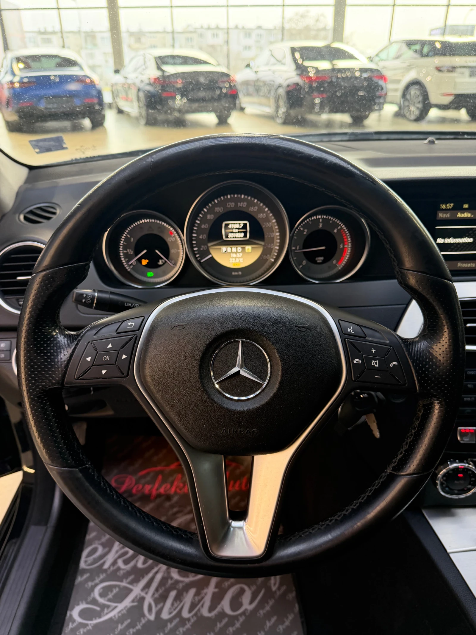 Mercedes-Benz C 220, снимка 10 - Автомобили и джипове - 54212992