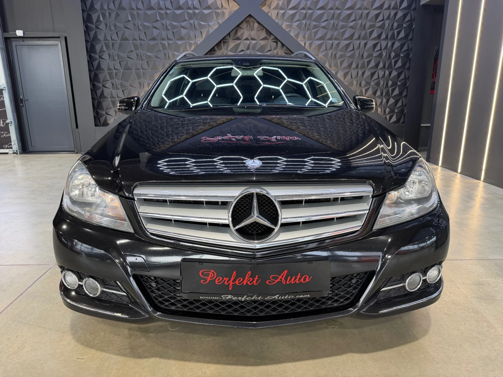 Mercedes-Benz C 220, снимка 2 - Автомобили и джипове - 54212992