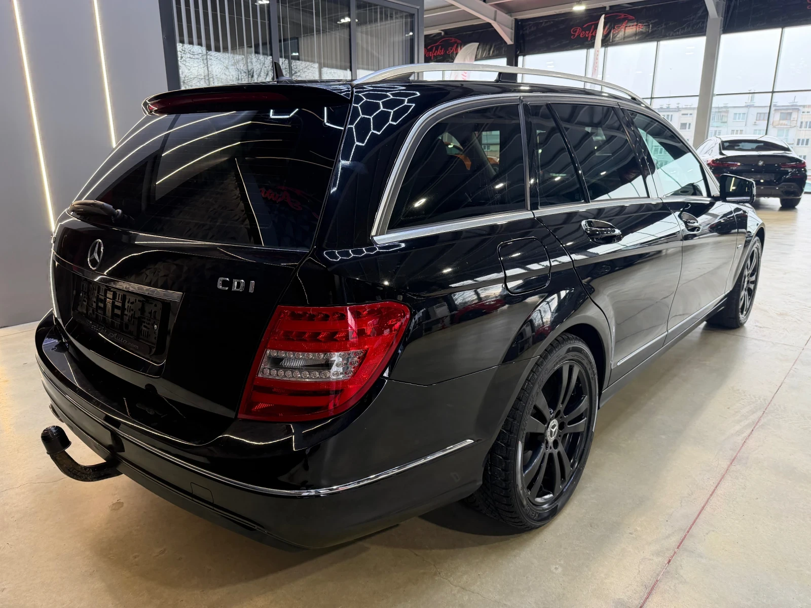 Mercedes-Benz C 220, снимка 3 - Автомобили и джипове - 54212992