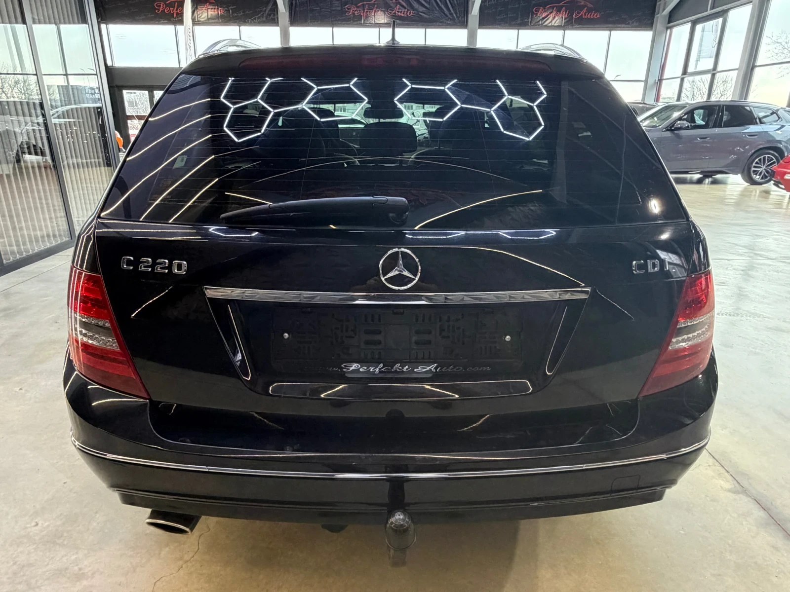 Mercedes-Benz C 220, снимка 4 - Автомобили и джипове - 54212992