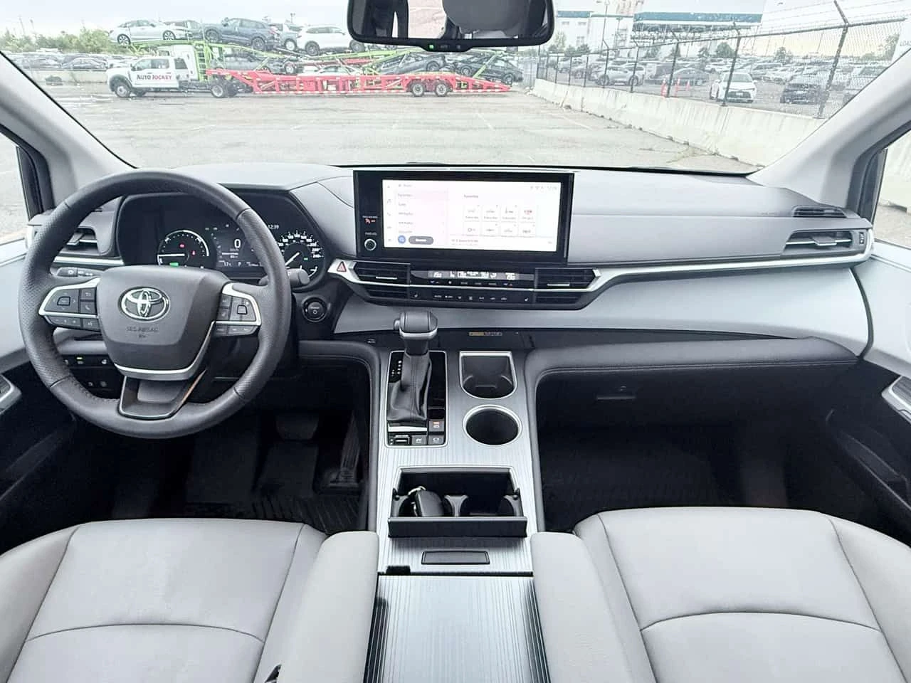 Toyota Sienna * XLE 8 Passenger FWD * АВТОКРЕДИТ* , снимка 17 - Автомобили и джипове - 54908559