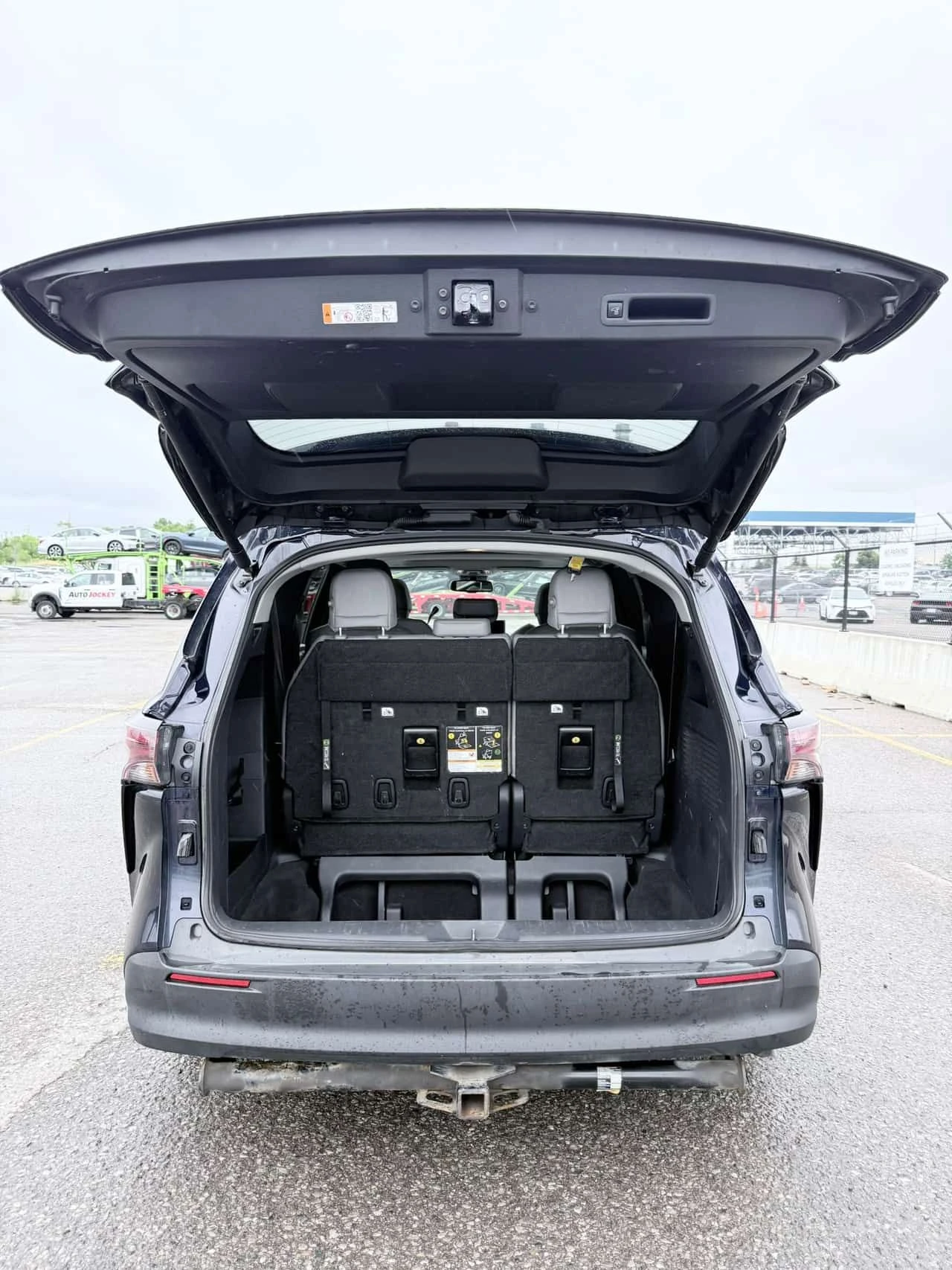 Toyota Sienna * XLE 8 Passenger FWD * АВТОКРЕДИТ* , снимка 16 - Автомобили и джипове - 54908559