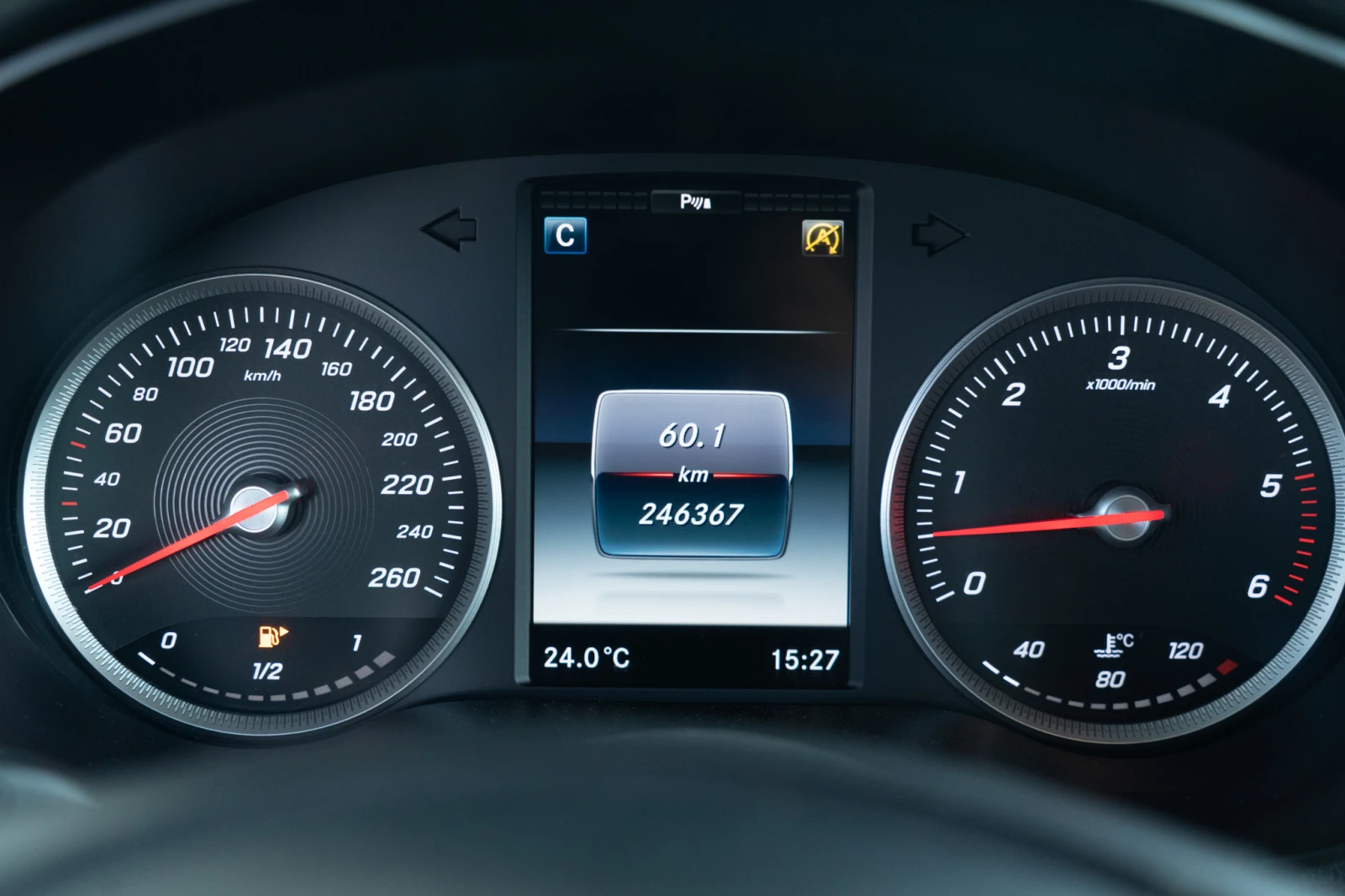 Mercedes-Benz C 220 D = ТЕГЛИЧ = РЪЧКА = ТОП = ГАРАНЦИЯ = ЛИЗИНГ, снимка 11 - Автомобили и джипове - 55168433