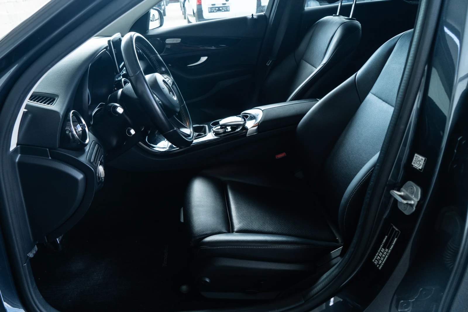 Mercedes-Benz C 220 D = ТЕГЛИЧ = РЪЧКА = ТОП = ГАРАНЦИЯ = ЛИЗИНГ, снимка 7 - Автомобили и джипове - 55168433