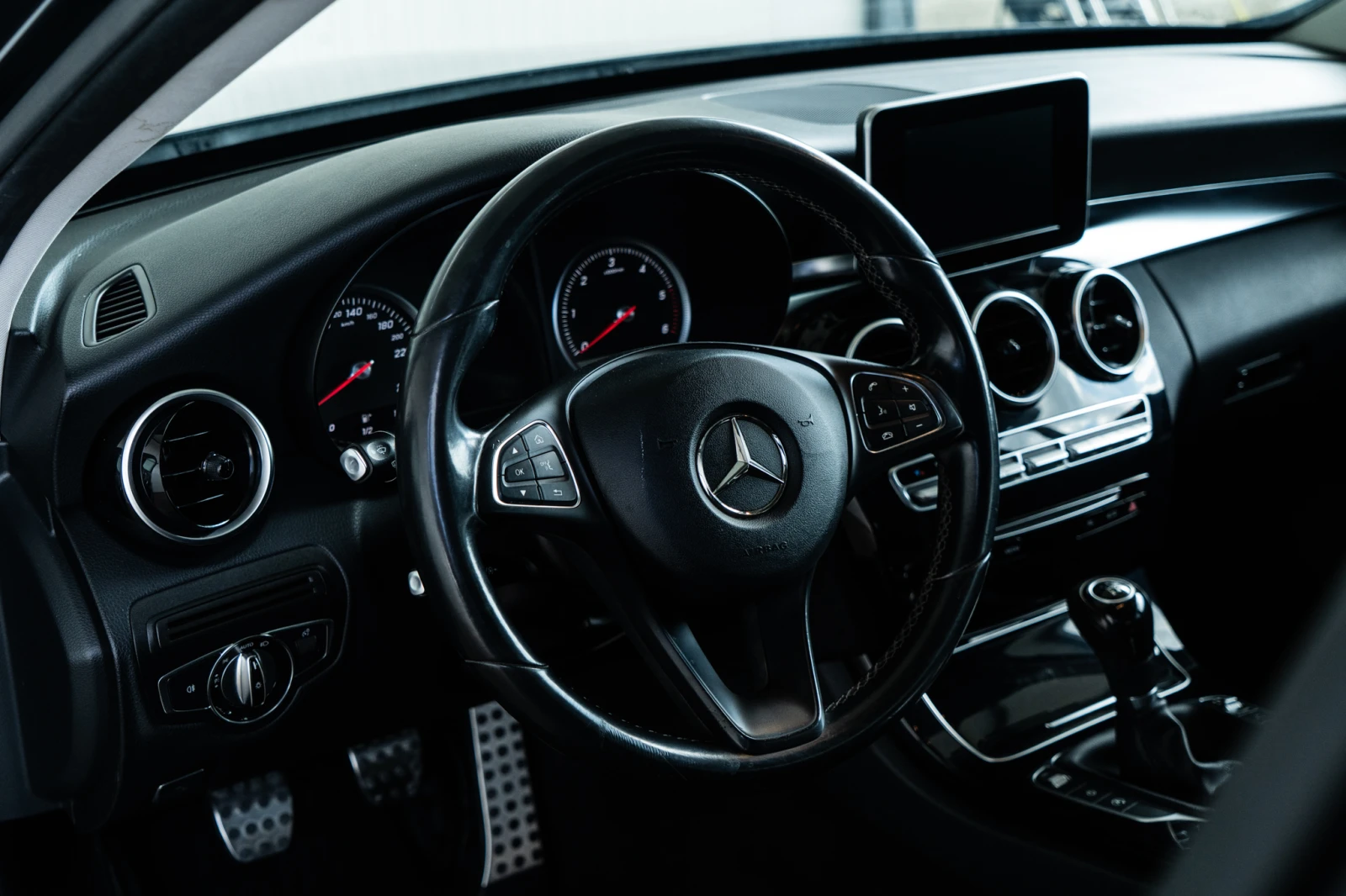 Mercedes-Benz C 220 D = ТЕГЛИЧ = РЪЧКА = ТОП = ГАРАНЦИЯ = ЛИЗИНГ, снимка 8 - Автомобили и джипове - 55168433