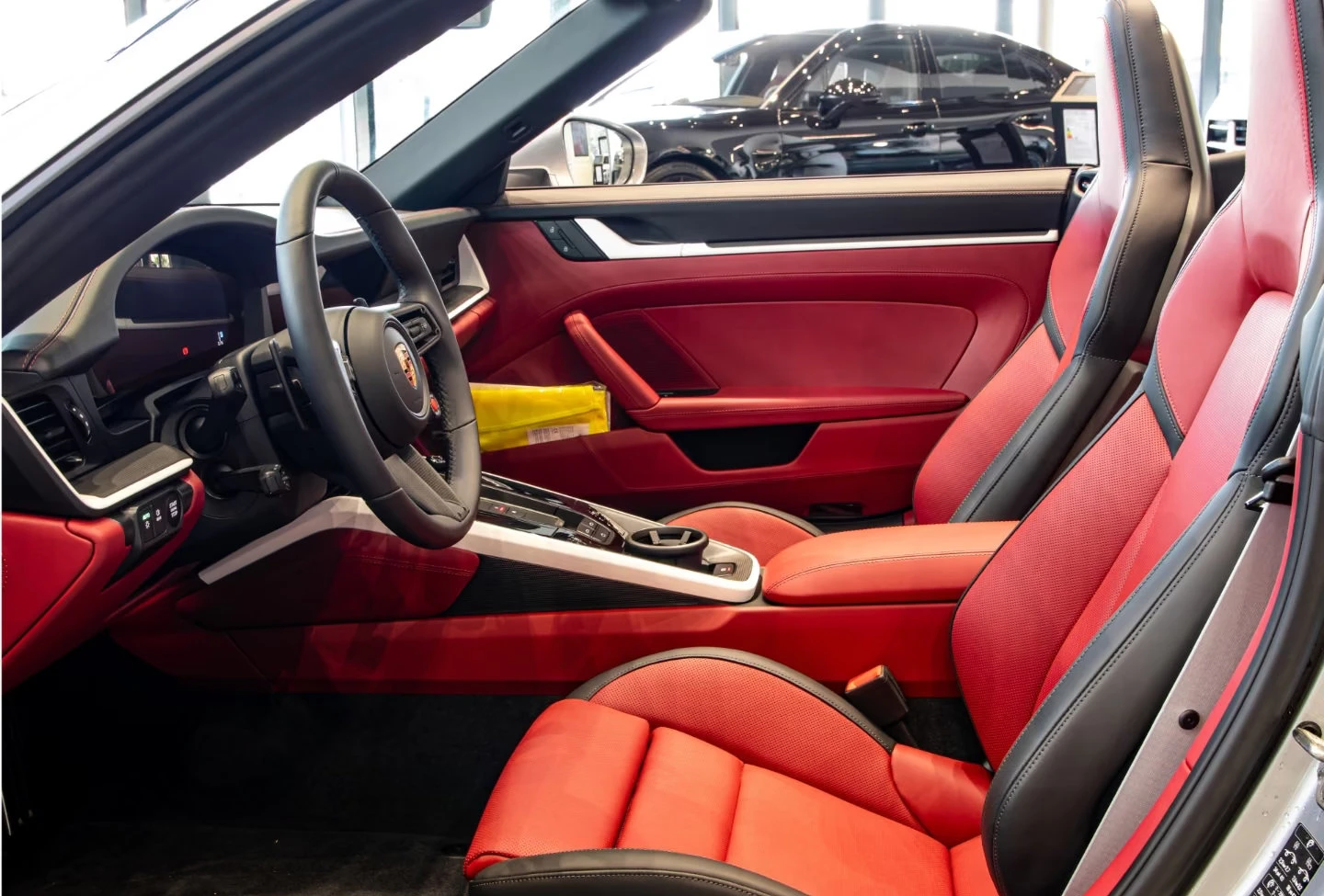 Porsche 911 992/541HP/CARRERA 4 GTS/BOSE/360/CABRIO/LIFT/836z, снимка 11 - Автомобили и джипове - 55800443