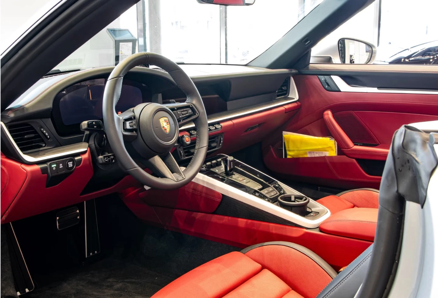 Porsche 911 992/541HP/CARRERA 4 GTS/BOSE/360/CABRIO/LIFT/836z, снимка 10 - Автомобили и джипове - 55800443