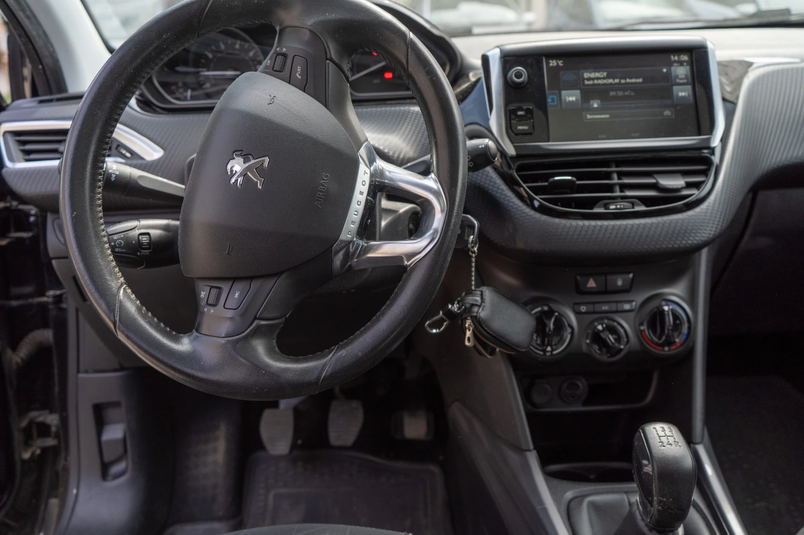 Peugeot 2008, снимка 9 - Автомобили и джипове - 56056356