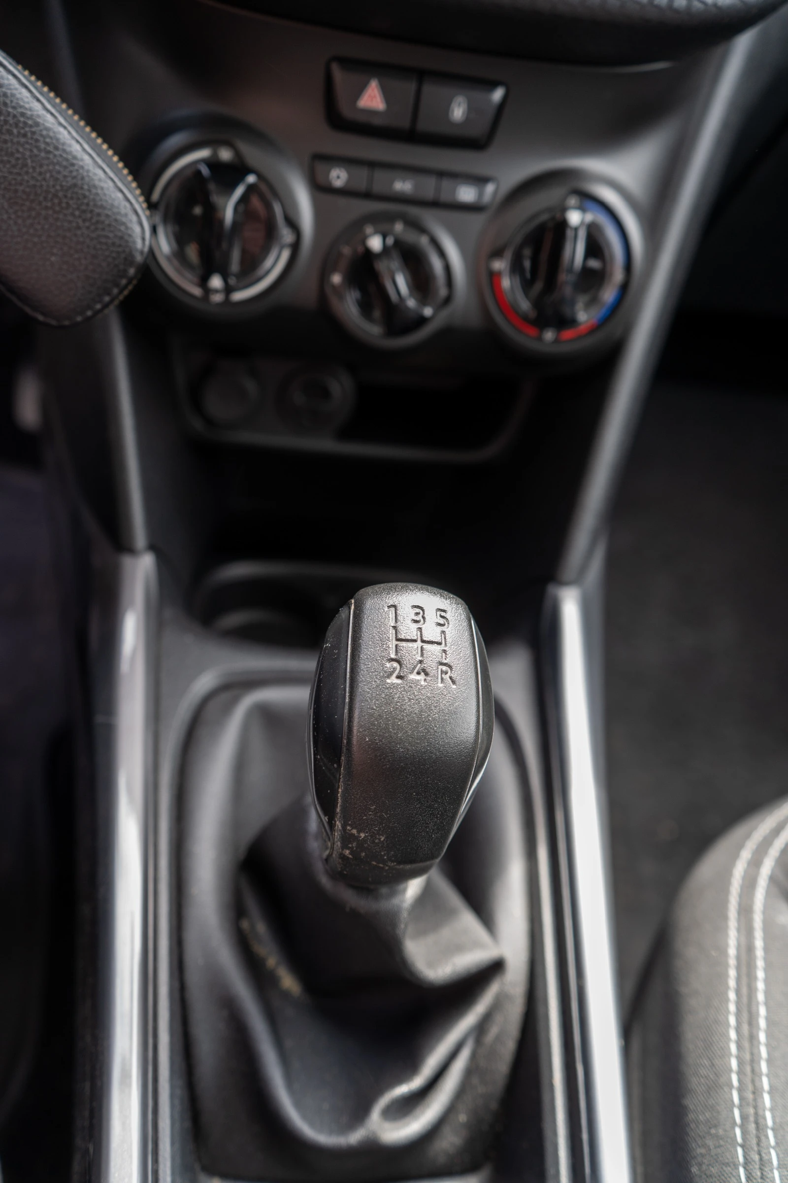 Peugeot 2008, снимка 7 - Автомобили и джипове - 56056356