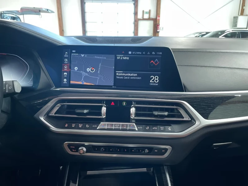 BMW X7 M50d/400HP/7S/PANO/LASER/HUD/AHK/360/H&K/MEMO/574g, снимка 8 - Автомобили и джипове - 52375389