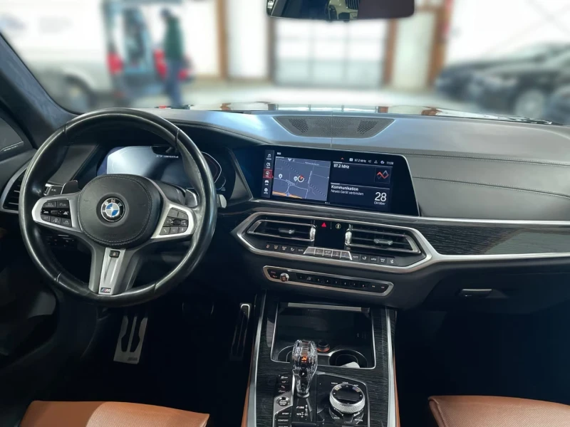 BMW X7 M50d/400HP/7S/PANO/LASER/HUD/AHK/360/H&K/MEMO/574g, снимка 6 - Автомобили и джипове - 52375389
