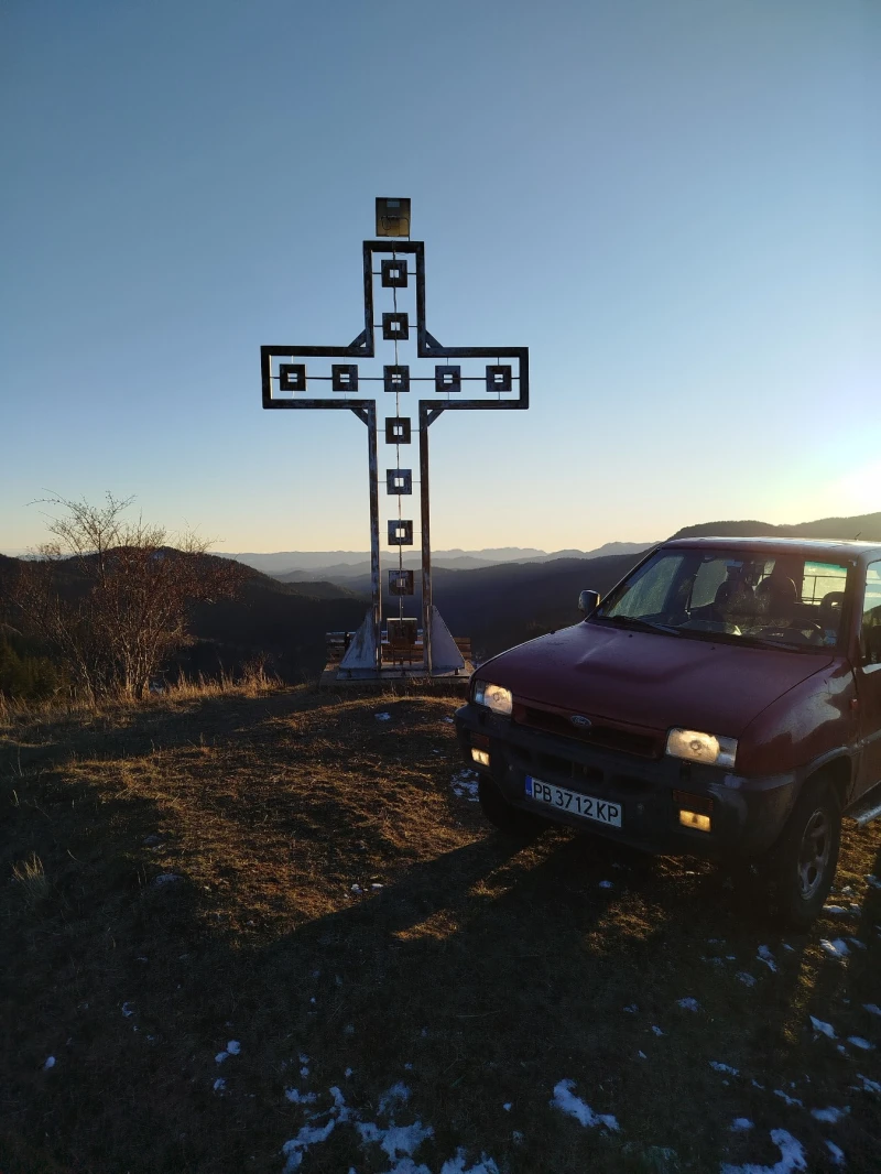 Nissan Terrano 2.4i GLX, снимка 6 - Автомобили и джипове - 53072867