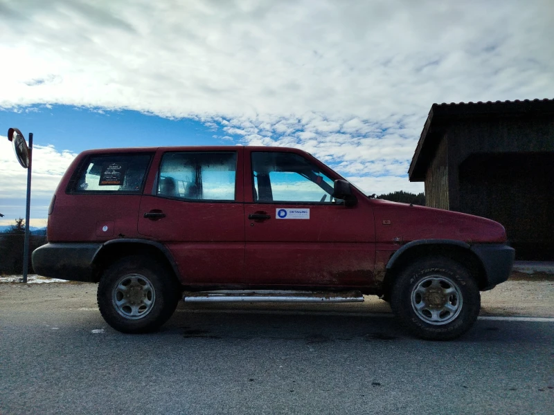 Nissan Terrano 2.4i GLX, снимка 2 - Автомобили и джипове - 53072867