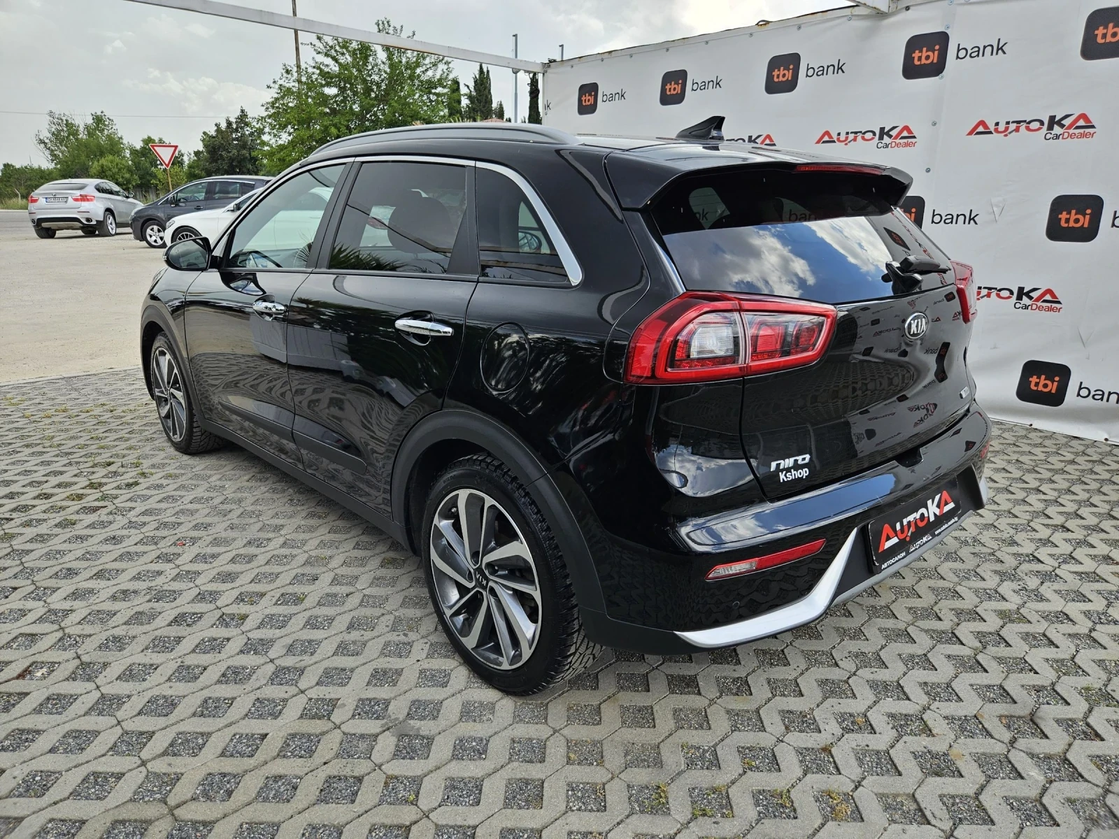 Kia Niro 1.6GDI-105кс= HYBRID= DISTRONIC= КАМЕРА= LED= JBL - изображение 5