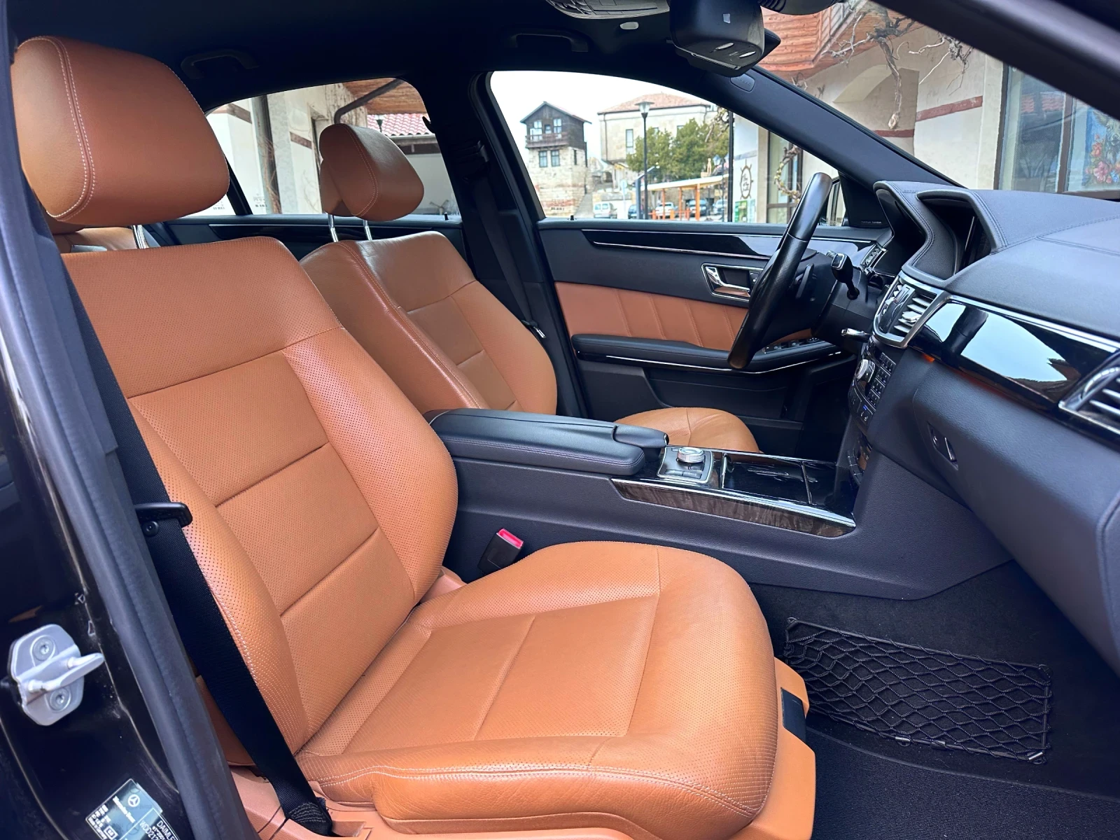 Mercedes-Benz E 350 CDI AMG Line * * Designo* * 4Matic , снимка 11 - Автомобили и джипове - 54011254