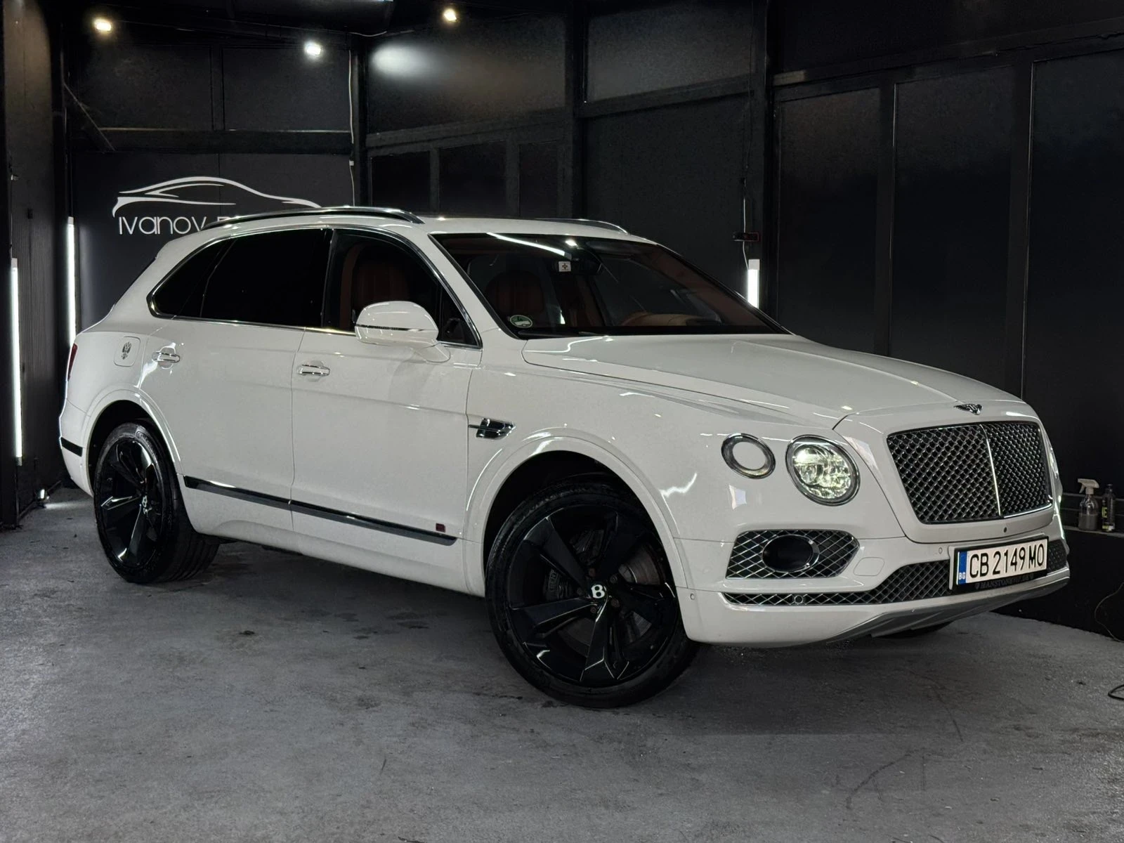 Bentley Bentayga First Edition 6.0 W12  салон с диамантен шев
