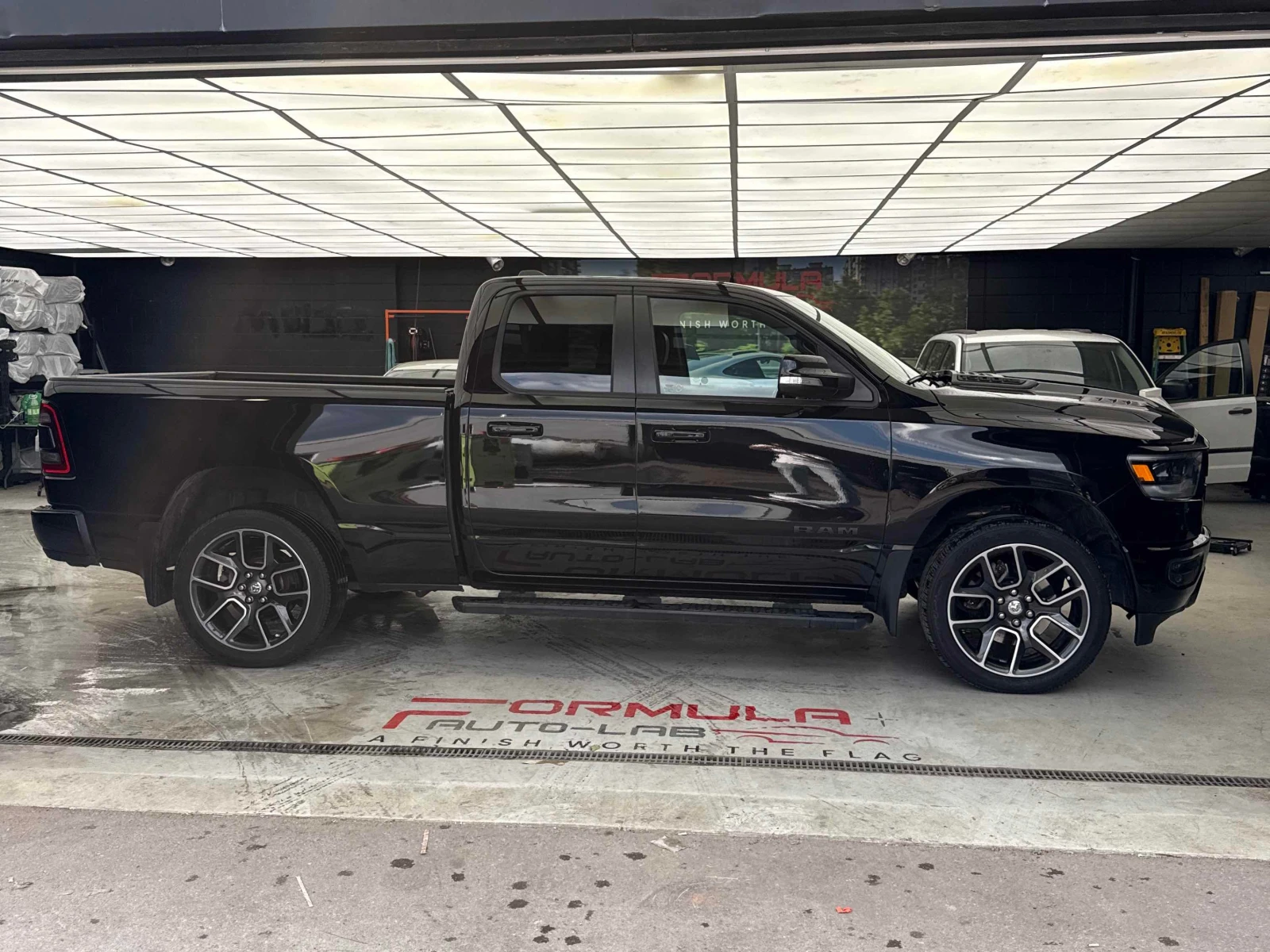 Dodge RAM 1500 * Sport * CARFAX * БЕЗ ПЪРВОНАЧАЛНА ВНОСКА, снимка 3 - Автомобили и джипове - 56093316