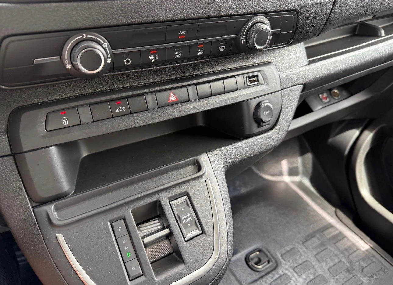 Opel Vivaro  - изображение 8