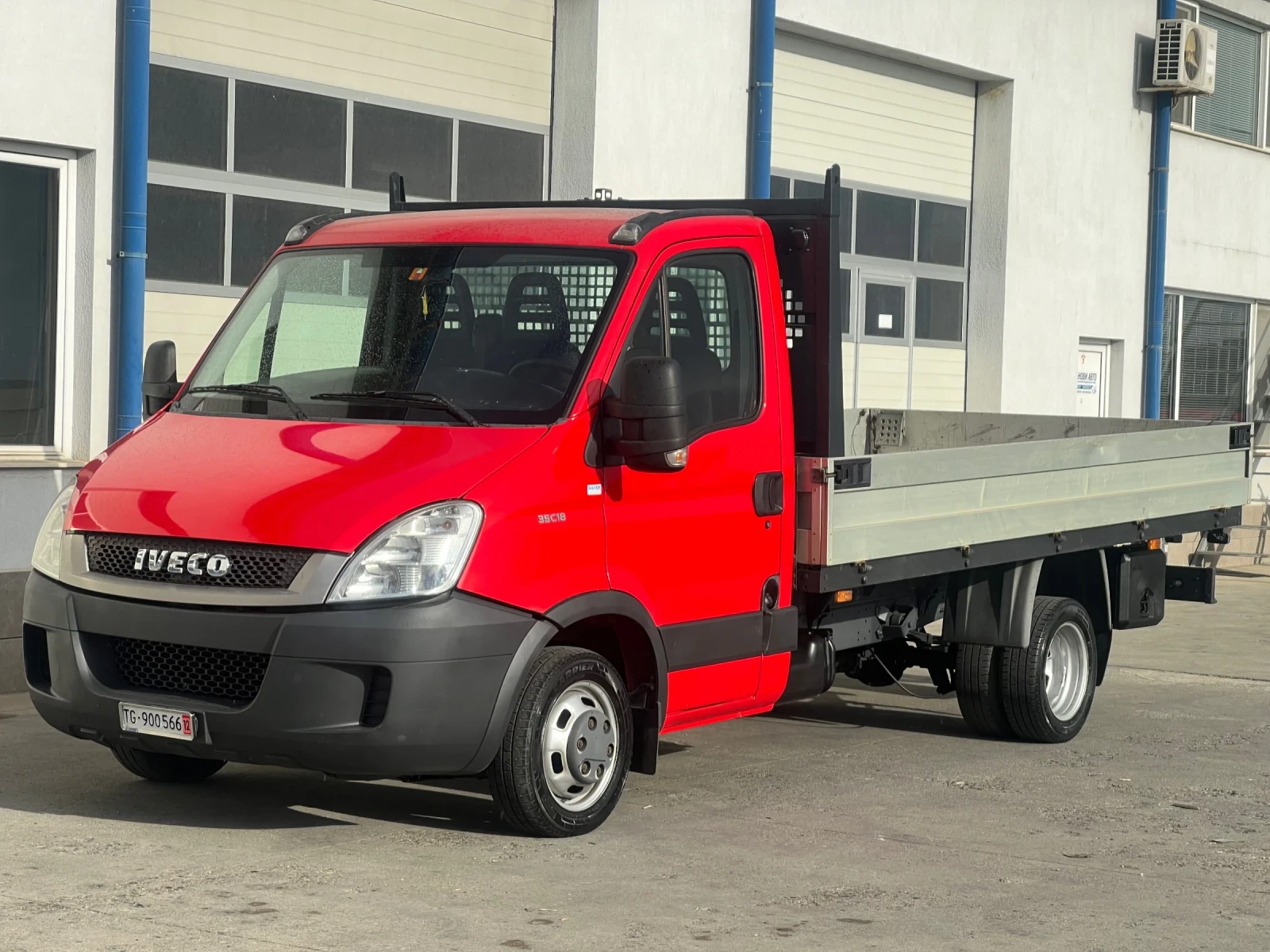 Iveco Daily 35c18 / 3.0L - 180к.с / Двойна гума / Б-категория - изображение 2